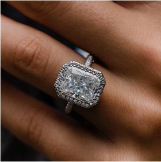 18K White Gold Moissanite