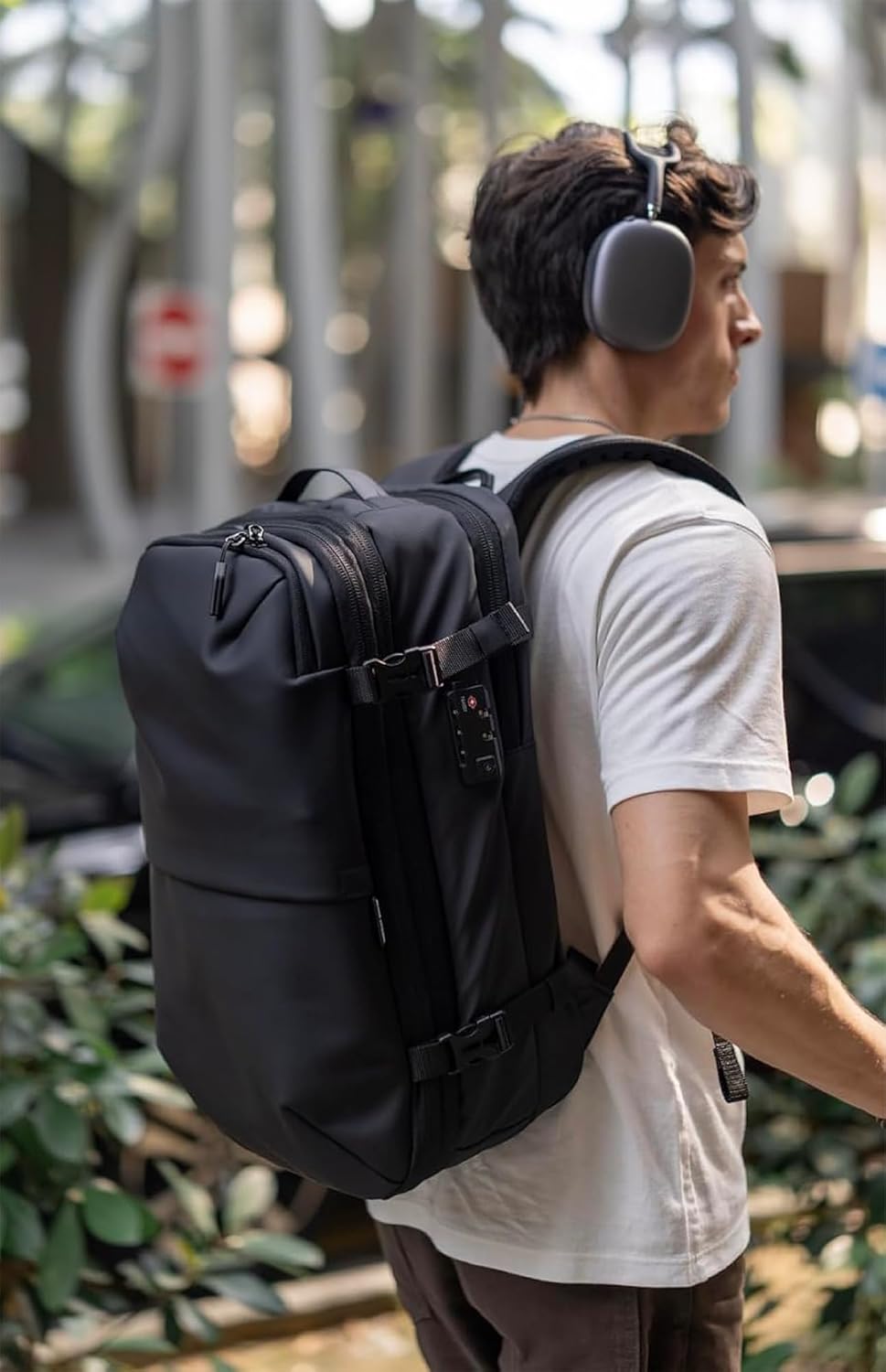 Vortex Vacuum Seal Travel Backpack 60L Expandable Air Compression System Water Resistant TSA Lock Carr