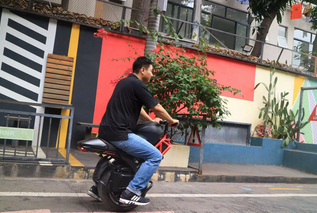 Self Balancing Electric Unicycle/Unicycle Scooter/motociclet electr Monowheel
